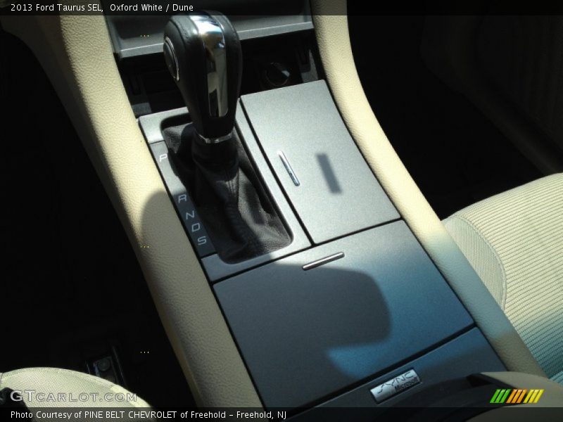 Oxford White / Dune 2013 Ford Taurus SEL