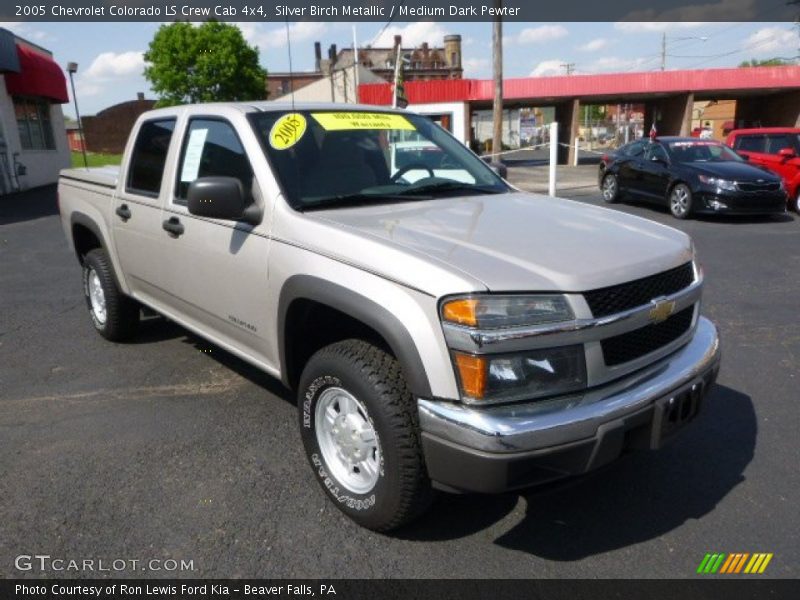 Front 3/4 View of 2005 Colorado LS Crew Cab 4x4