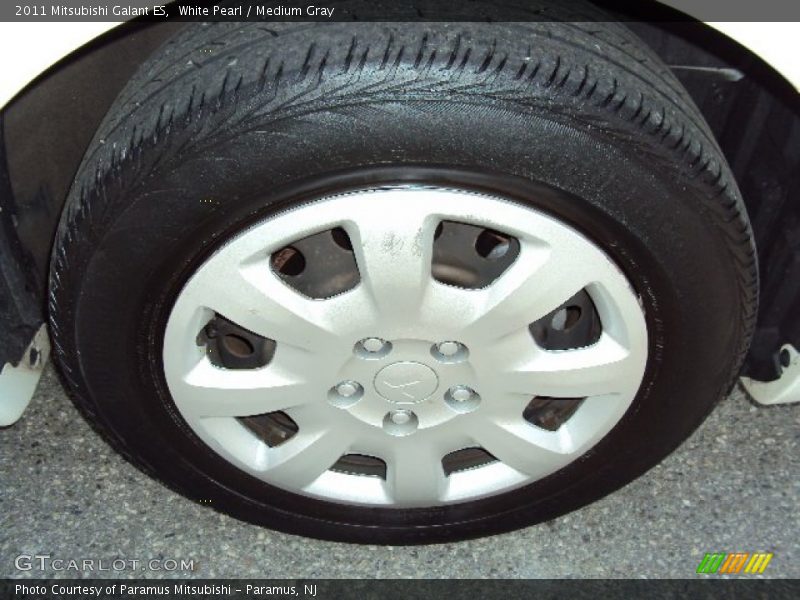 White Pearl / Medium Gray 2011 Mitsubishi Galant ES