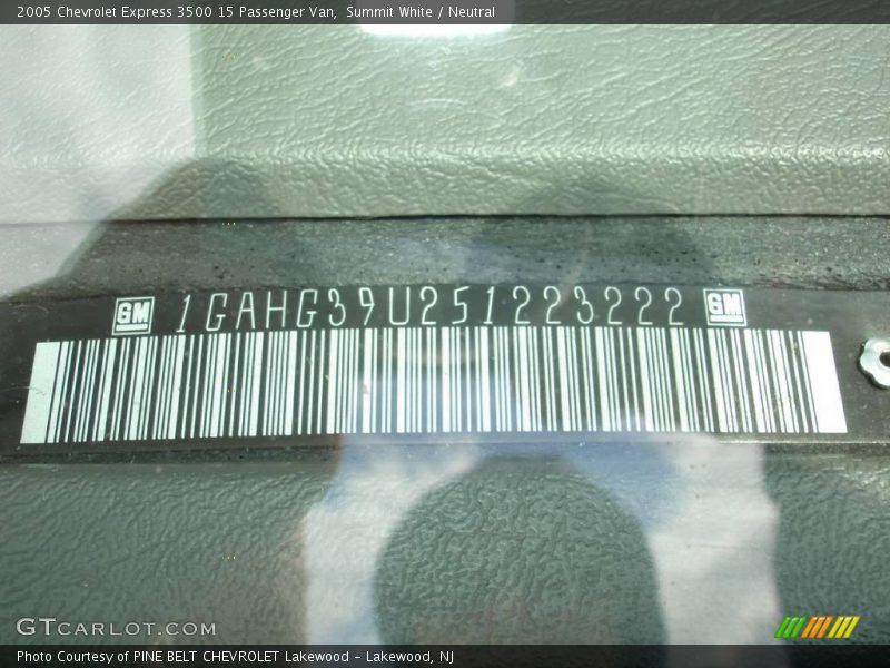 Summit White / Neutral 2005 Chevrolet Express 3500 15 Passenger Van