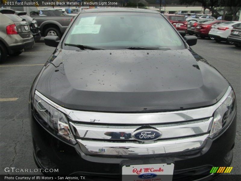 Tuxedo Black Metallic / Medium Light Stone 2011 Ford Fusion S
