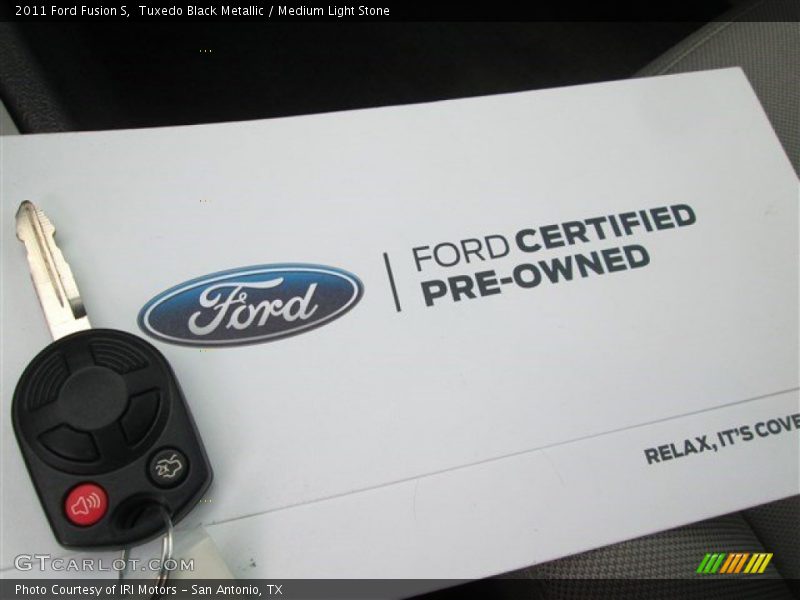 Tuxedo Black Metallic / Medium Light Stone 2011 Ford Fusion S