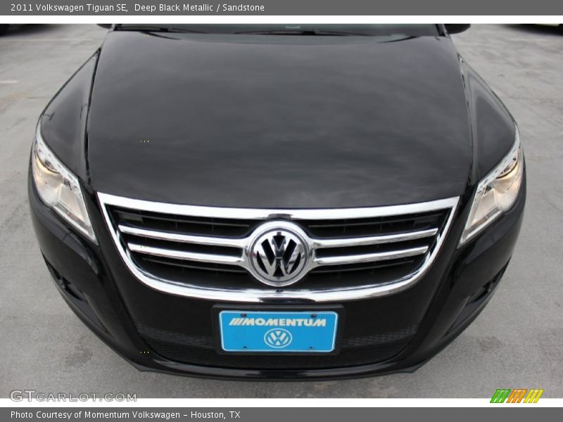 Deep Black Metallic / Sandstone 2011 Volkswagen Tiguan SE