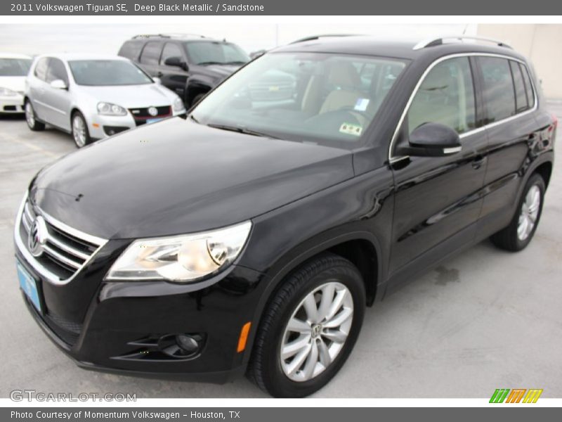Deep Black Metallic / Sandstone 2011 Volkswagen Tiguan SE