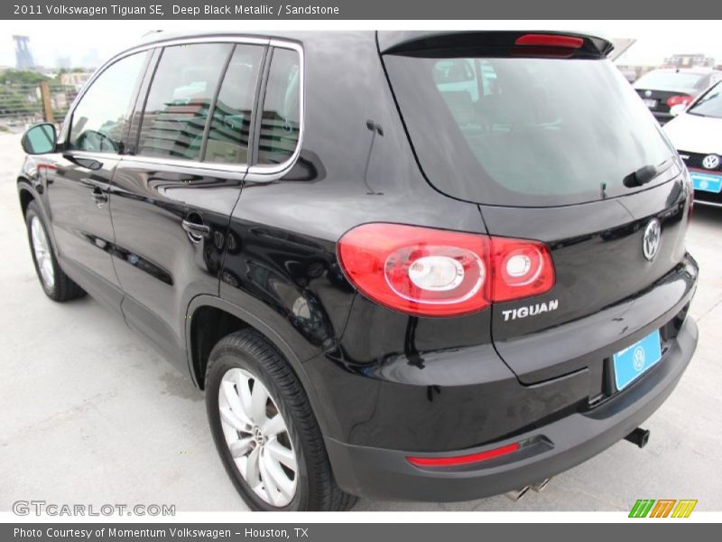 Deep Black Metallic / Sandstone 2011 Volkswagen Tiguan SE