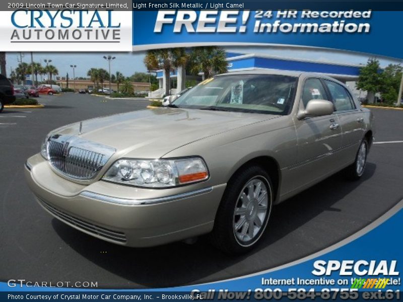 Light French Silk Metallic / Light Camel 2009 Lincoln Town Car Signature Limited