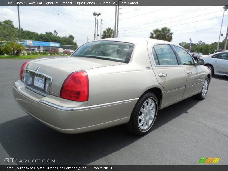 Light French Silk Metallic / Light Camel 2009 Lincoln Town Car Signature Limited