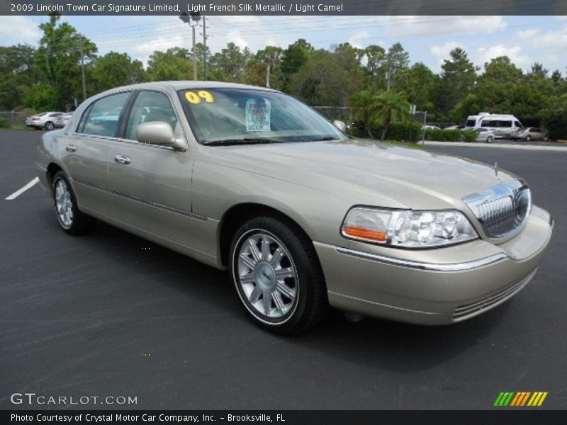 Light French Silk Metallic / Light Camel 2009 Lincoln Town Car Signature Limited