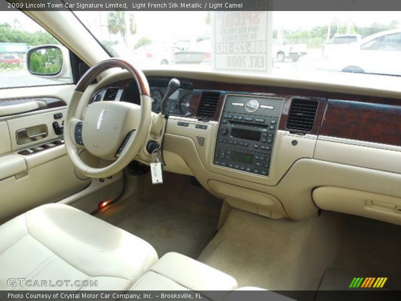 Light French Silk Metallic / Light Camel 2009 Lincoln Town Car Signature Limited