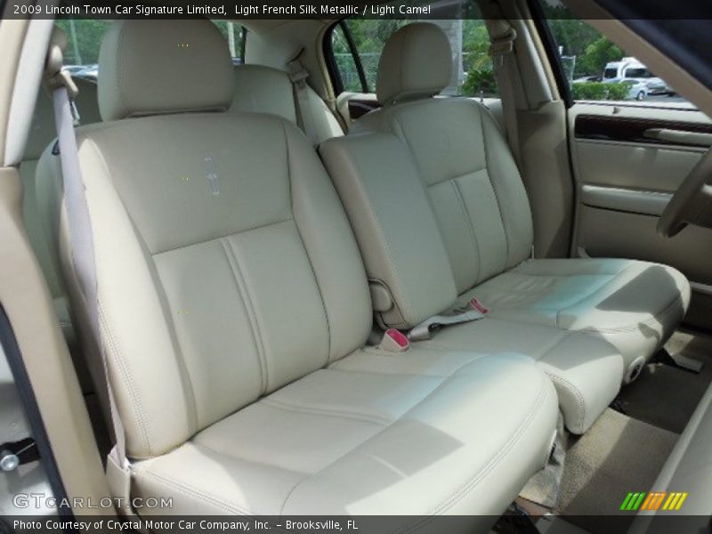 Light French Silk Metallic / Light Camel 2009 Lincoln Town Car Signature Limited