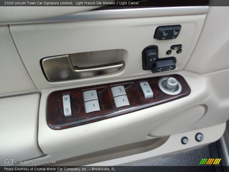 Light French Silk Metallic / Light Camel 2009 Lincoln Town Car Signature Limited