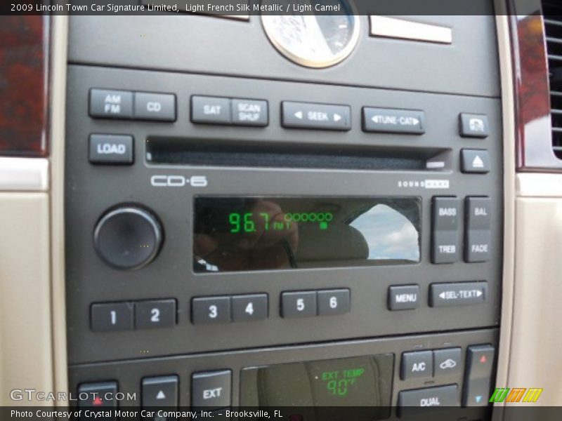 Light French Silk Metallic / Light Camel 2009 Lincoln Town Car Signature Limited