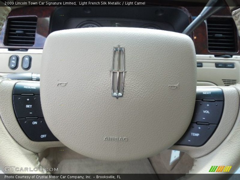 Light French Silk Metallic / Light Camel 2009 Lincoln Town Car Signature Limited