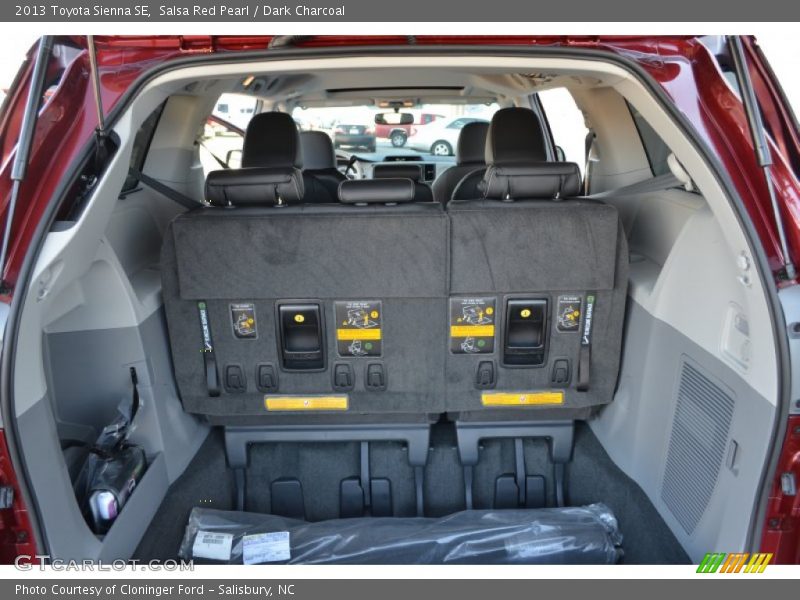 Salsa Red Pearl / Dark Charcoal 2013 Toyota Sienna SE