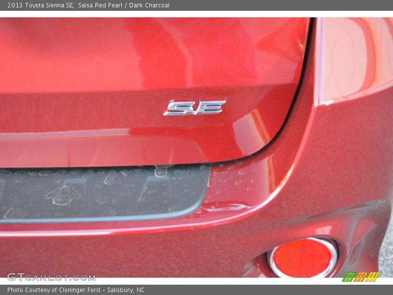 Salsa Red Pearl / Dark Charcoal 2013 Toyota Sienna SE