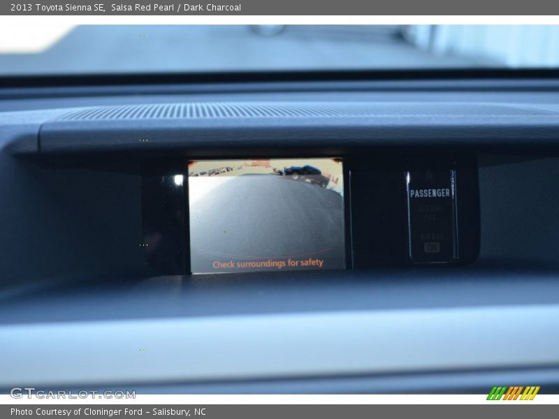 Salsa Red Pearl / Dark Charcoal 2013 Toyota Sienna SE