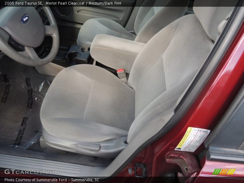 Front Seat of 2005 Taurus SE