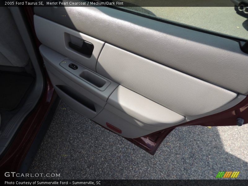 Merlot Pearl Clearcoat / Medium/Dark Flint 2005 Ford Taurus SE