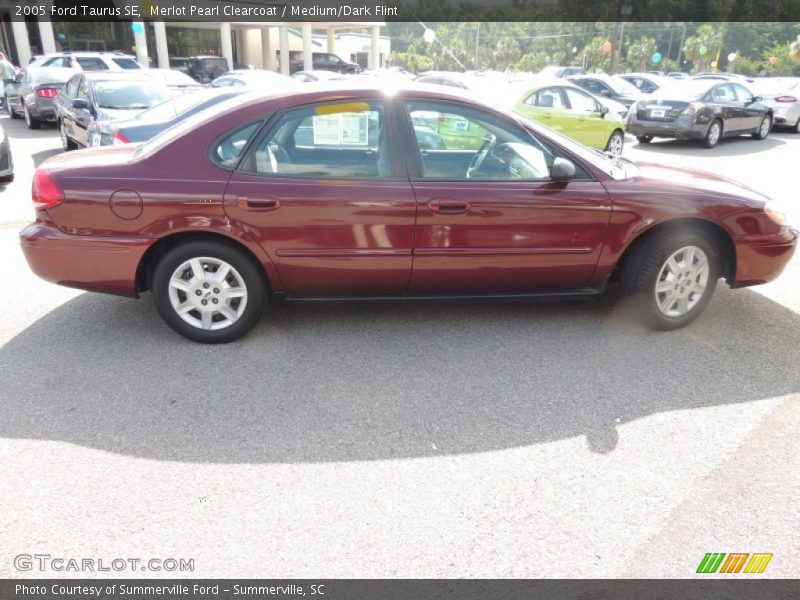 Merlot Pearl Clearcoat / Medium/Dark Flint 2005 Ford Taurus SE