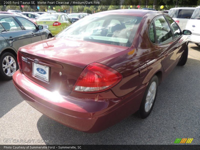 Merlot Pearl Clearcoat / Medium/Dark Flint 2005 Ford Taurus SE