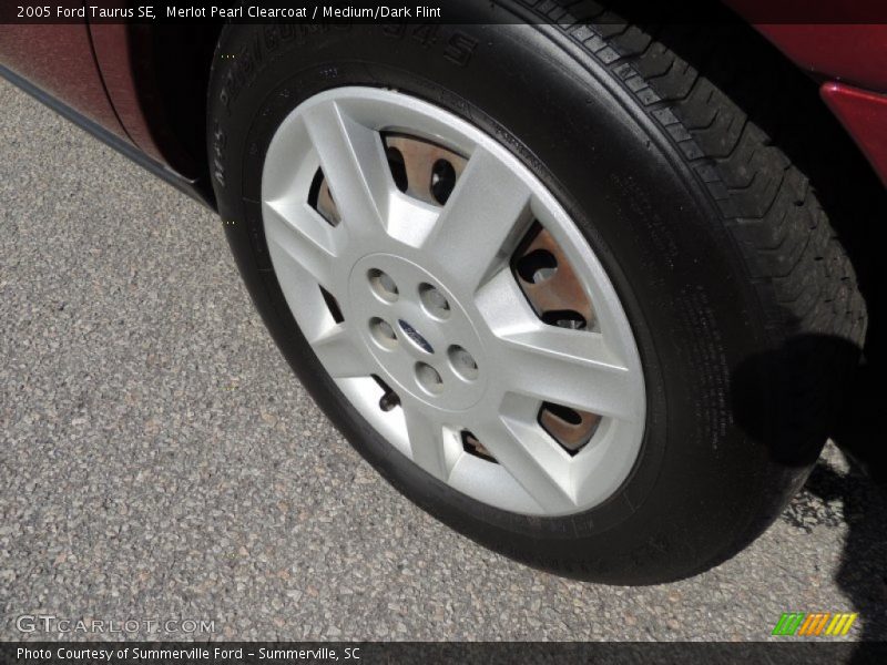 Merlot Pearl Clearcoat / Medium/Dark Flint 2005 Ford Taurus SE