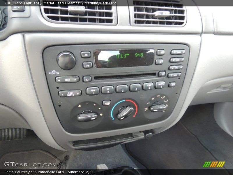 Controls of 2005 Taurus SE