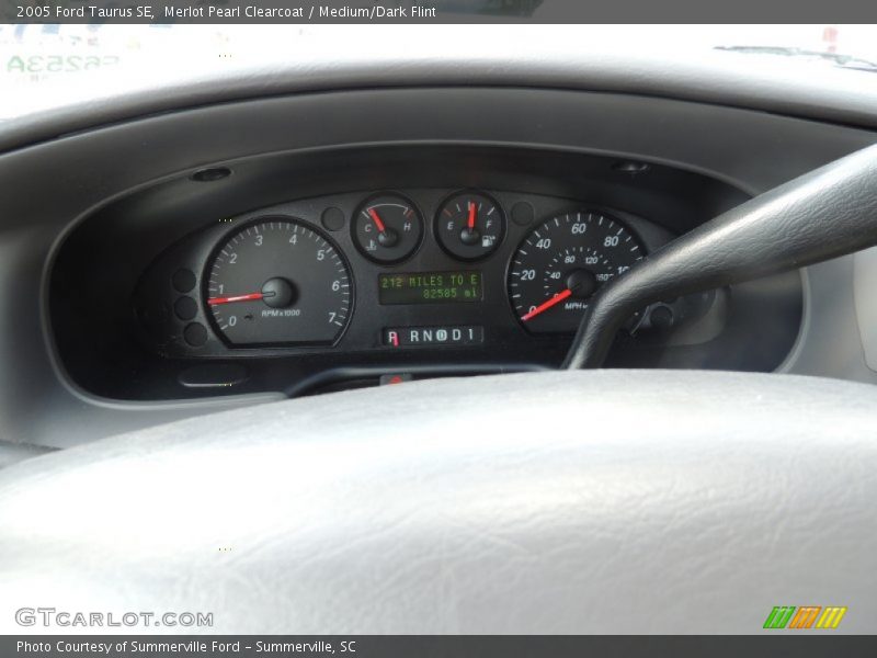 Merlot Pearl Clearcoat / Medium/Dark Flint 2005 Ford Taurus SE