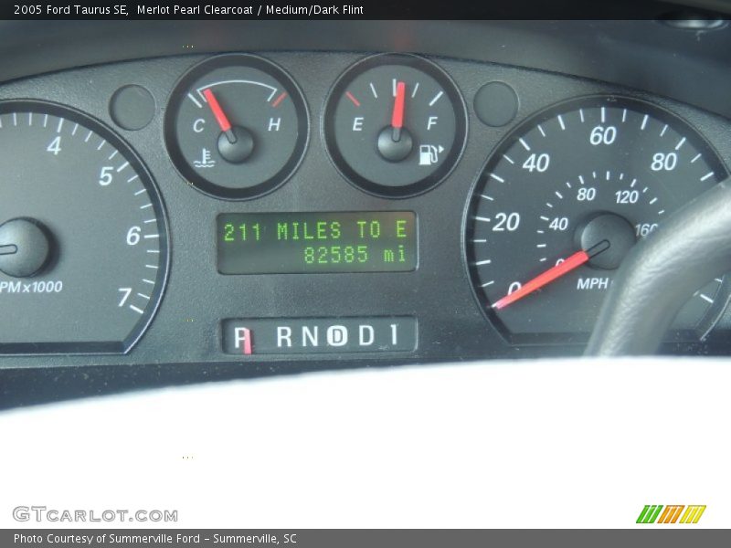 Merlot Pearl Clearcoat / Medium/Dark Flint 2005 Ford Taurus SE
