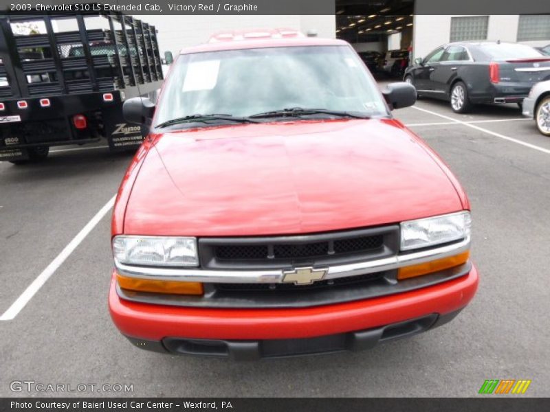 Victory Red / Graphite 2003 Chevrolet S10 LS Extended Cab