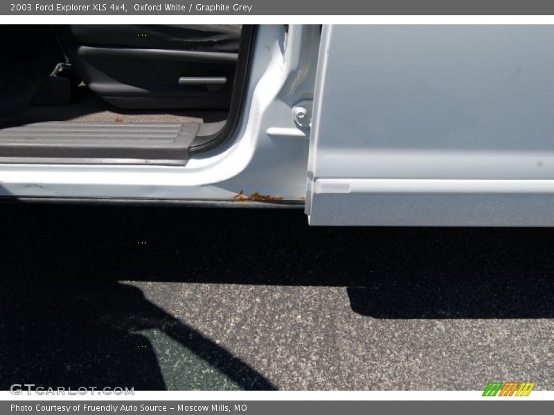 Oxford White / Graphite Grey 2003 Ford Explorer XLS 4x4