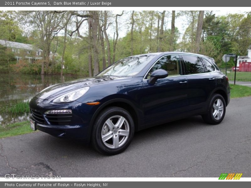 Front 3/4 View of 2011 Cayenne S