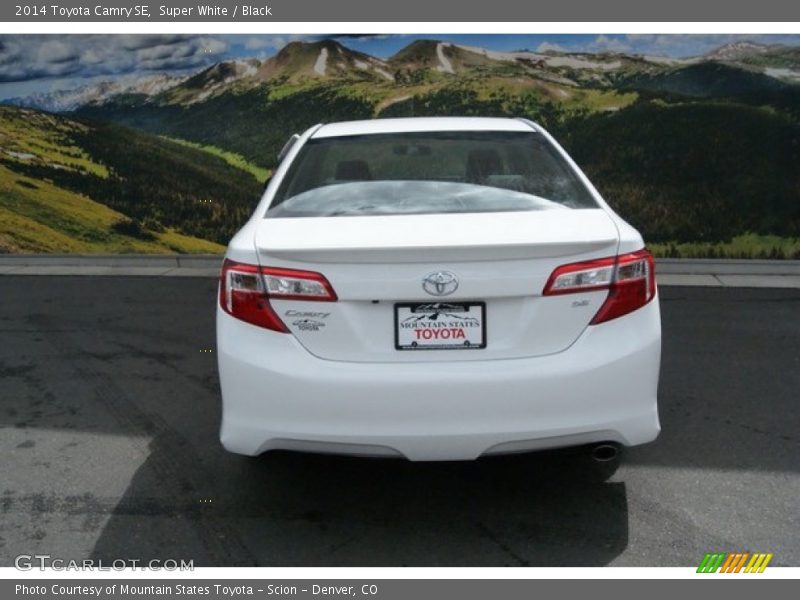 Super White / Black 2014 Toyota Camry SE
