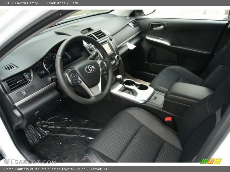 Super White / Black 2014 Toyota Camry SE