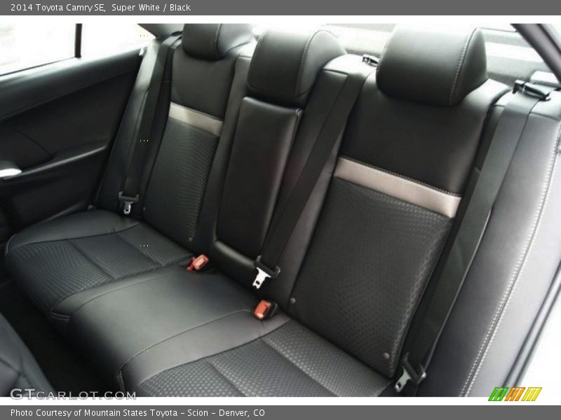 Super White / Black 2014 Toyota Camry SE