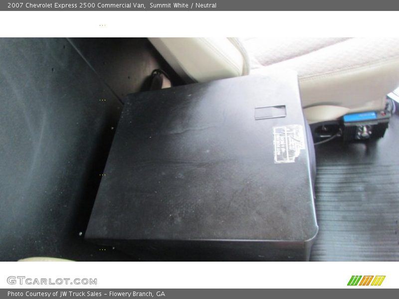 Summit White / Neutral 2007 Chevrolet Express 2500 Commercial Van