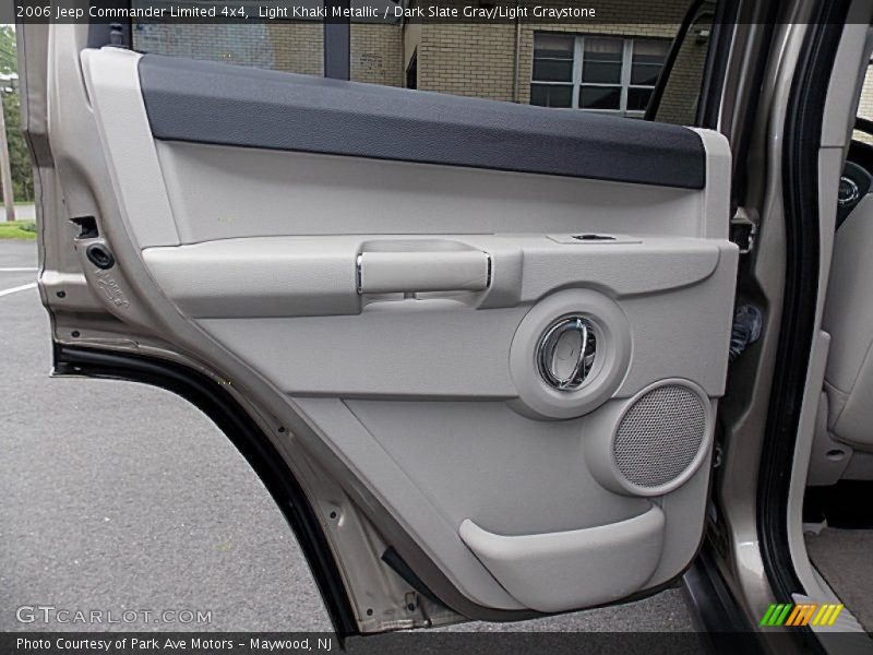 Light Khaki Metallic / Dark Slate Gray/Light Graystone 2006 Jeep Commander Limited 4x4