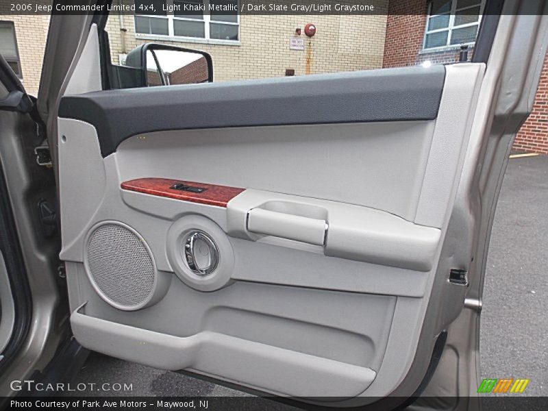 Light Khaki Metallic / Dark Slate Gray/Light Graystone 2006 Jeep Commander Limited 4x4