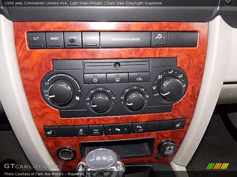 Light Khaki Metallic / Dark Slate Gray/Light Graystone 2006 Jeep Commander Limited 4x4