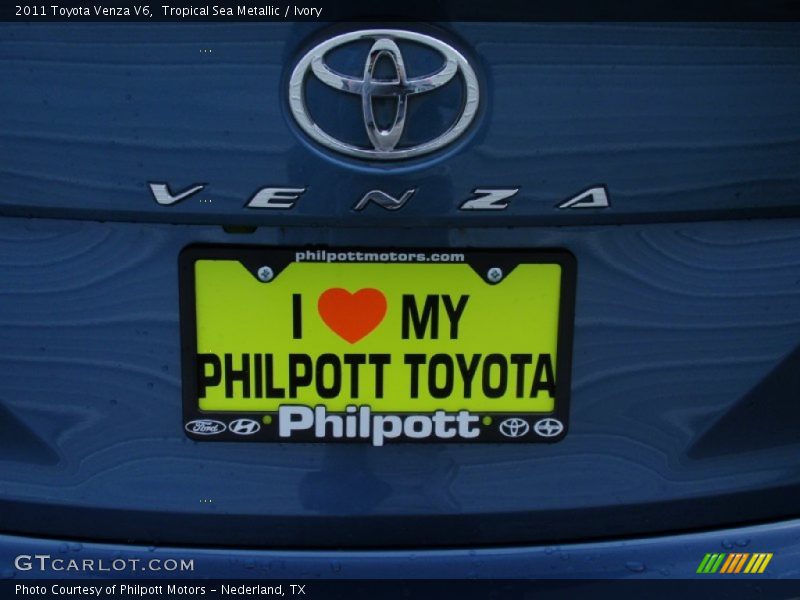 Tropical Sea Metallic / Ivory 2011 Toyota Venza V6