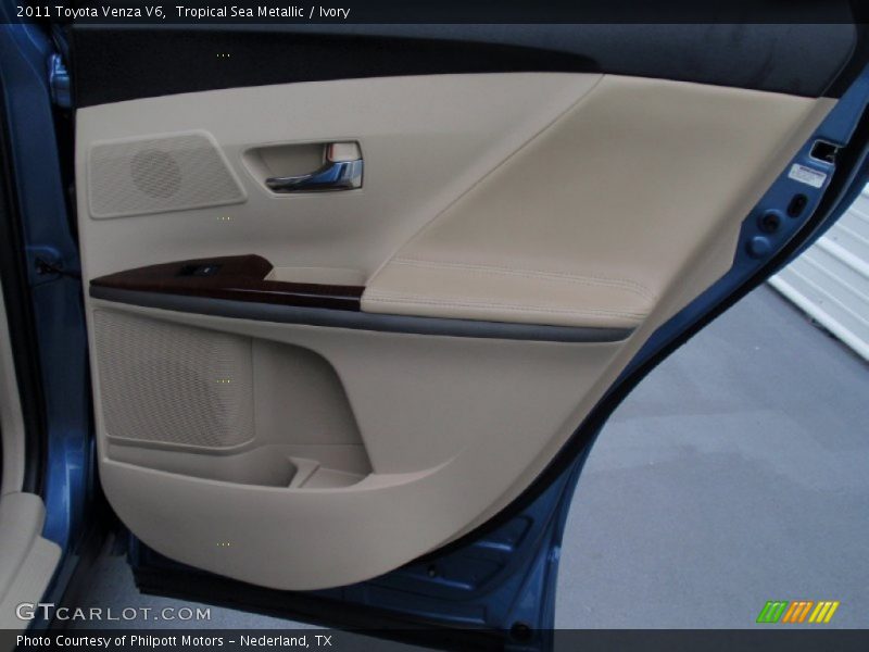 Tropical Sea Metallic / Ivory 2011 Toyota Venza V6