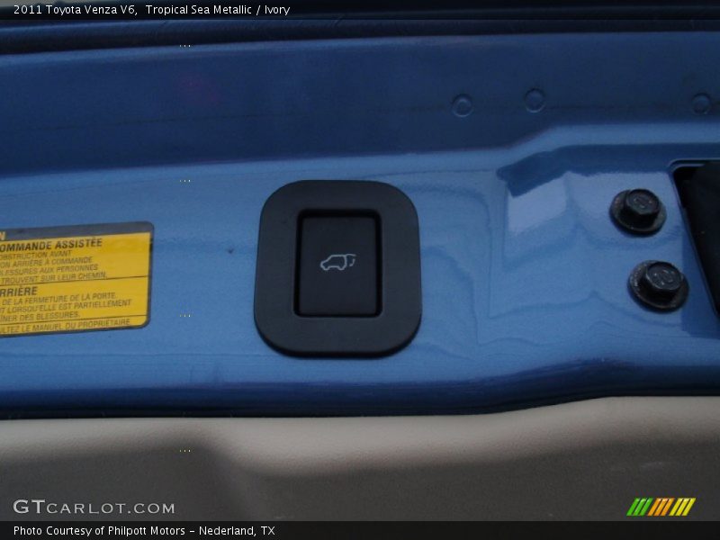 Tropical Sea Metallic / Ivory 2011 Toyota Venza V6