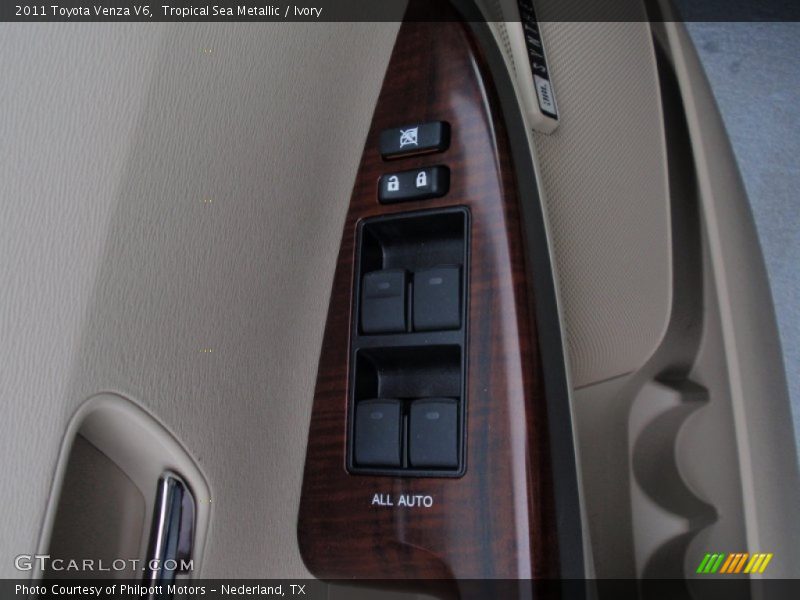 Tropical Sea Metallic / Ivory 2011 Toyota Venza V6