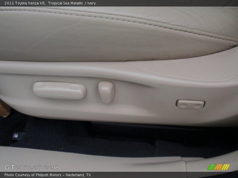 Tropical Sea Metallic / Ivory 2011 Toyota Venza V6