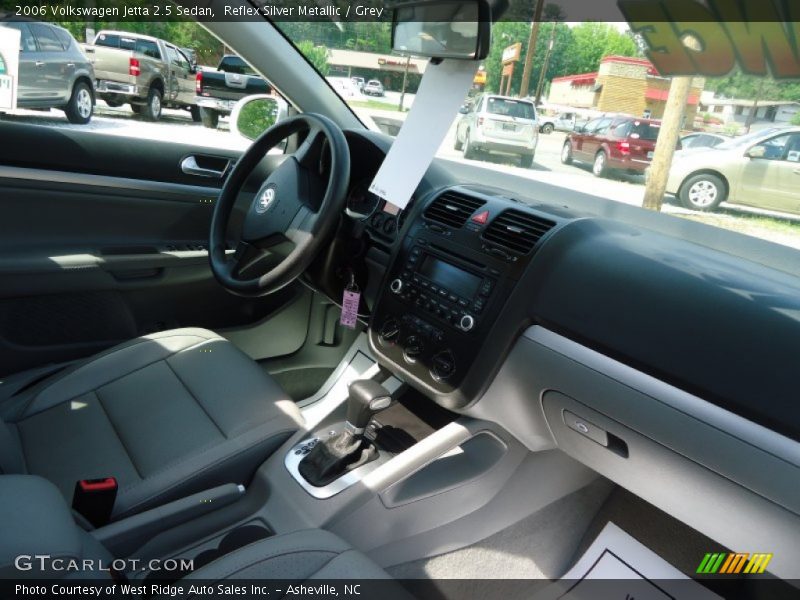 Reflex Silver Metallic / Grey 2006 Volkswagen Jetta 2.5 Sedan
