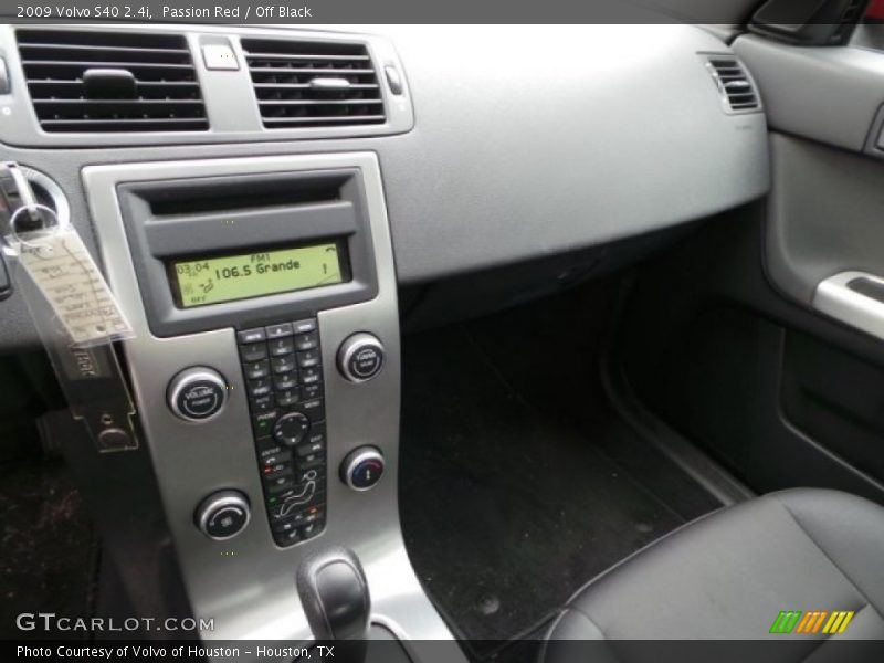 Passion Red / Off Black 2009 Volvo S40 2.4i