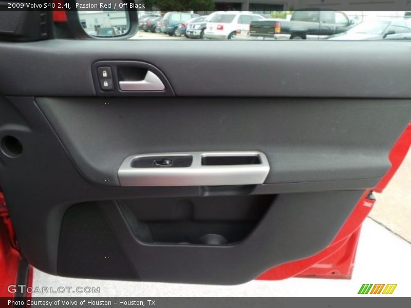 Passion Red / Off Black 2009 Volvo S40 2.4i