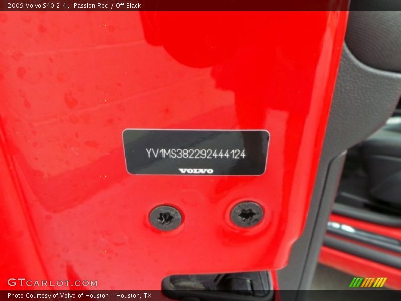 Passion Red / Off Black 2009 Volvo S40 2.4i