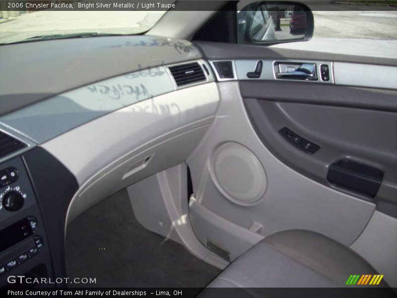 Bright Silver Metallic / Light Taupe 2006 Chrysler Pacifica