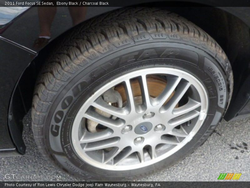 Ebony Black / Charcoal Black 2011 Ford Focus SE Sedan