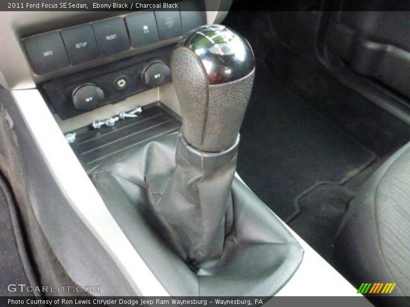 Ebony Black / Charcoal Black 2011 Ford Focus SE Sedan